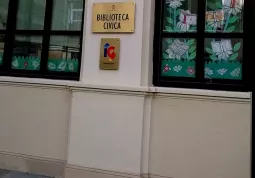 La biblioteca comunale è in via Michelis